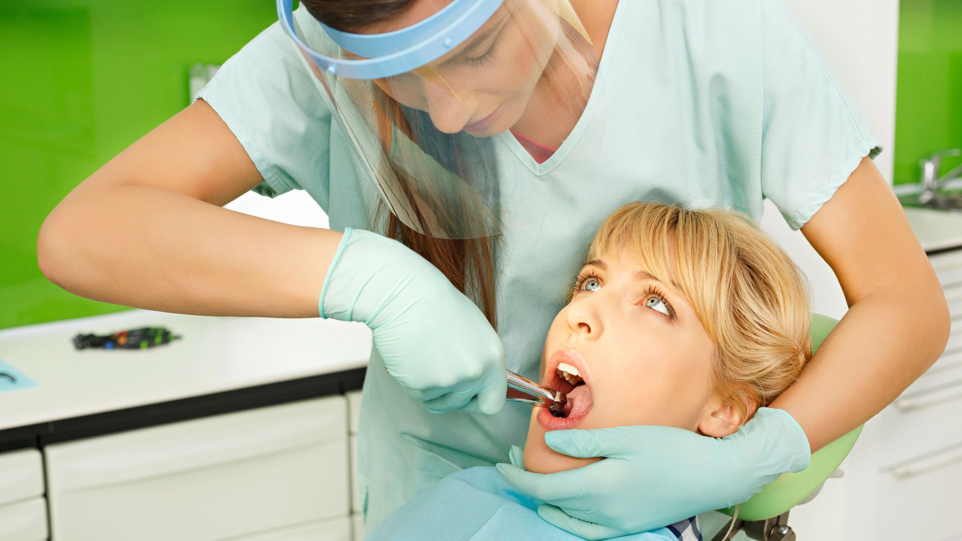 dentist tooth extraction