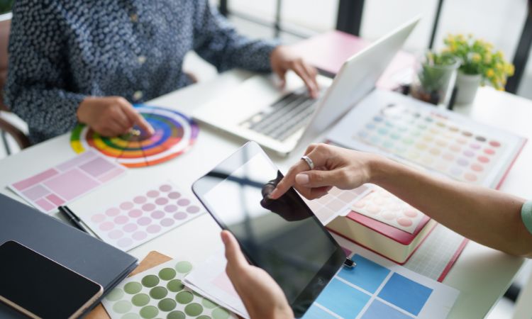 Key Benefits of Working With a Professional Outsourcing Company